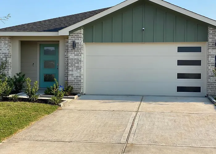 Luxurious 3 Bed Room Home Near Medical Center